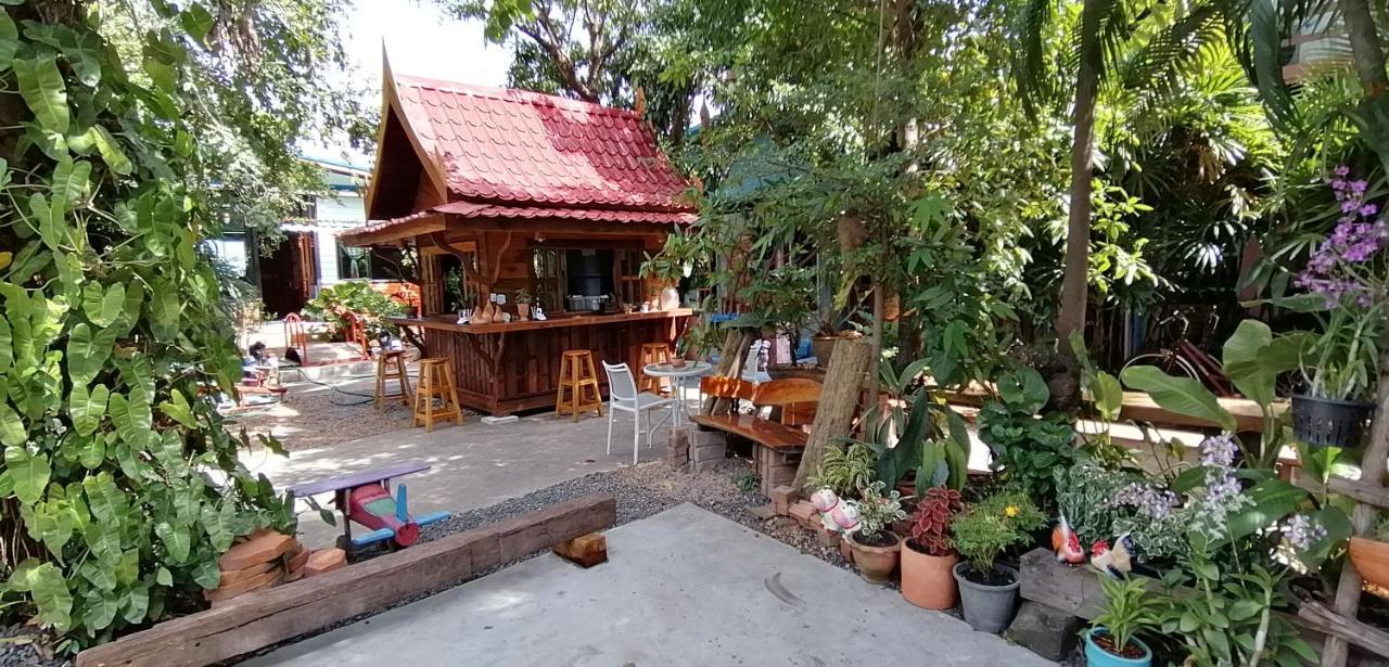 Auberge de jeunesse Sun smile à Ubon Ratchathani Extérieur photo