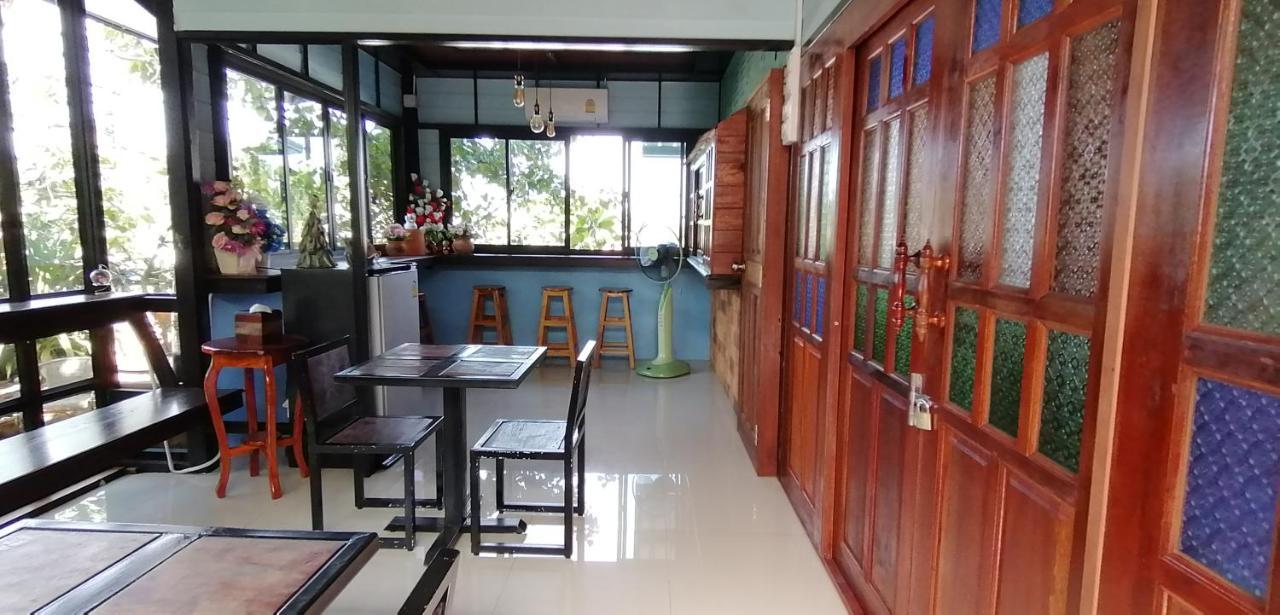 Auberge de jeunesse Sun smile à Ubon Ratchathani Extérieur photo