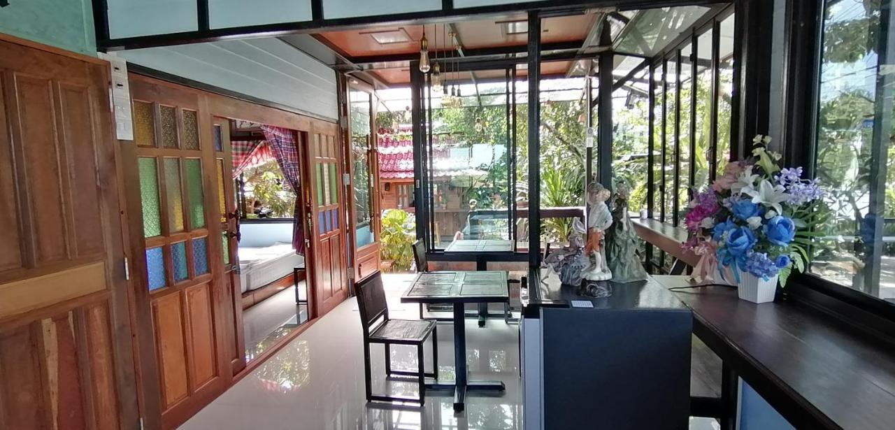 Auberge de jeunesse Sun smile à Ubon Ratchathani Extérieur photo