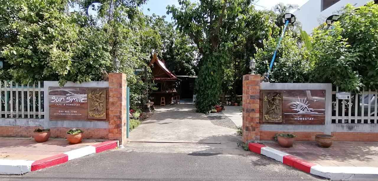 Auberge de jeunesse Sun smile à Ubon Ratchathani Extérieur photo