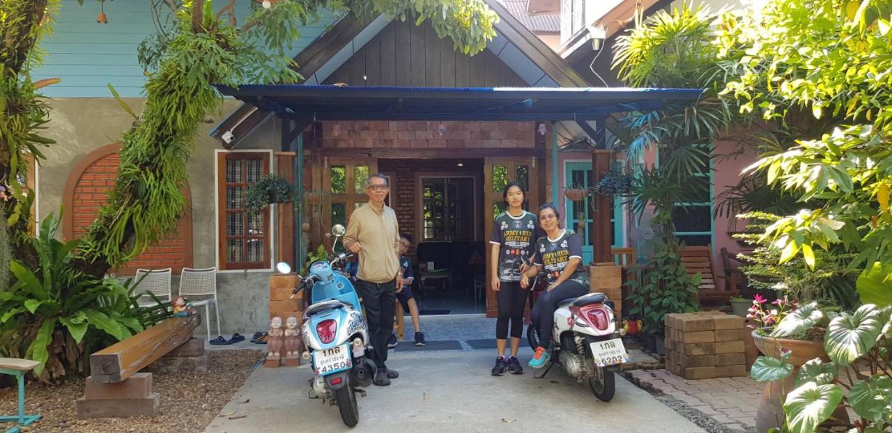 Auberge de jeunesse Sun smile à Ubon Ratchathani Extérieur photo