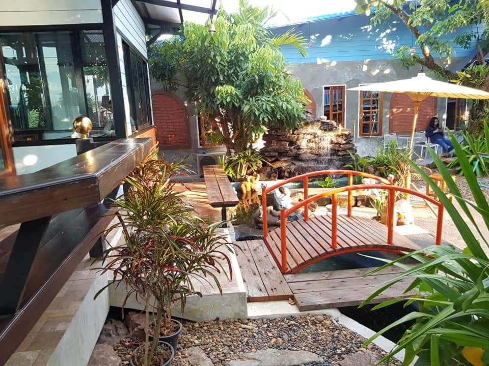Auberge de jeunesse Sun smile à Ubon Ratchathani Extérieur photo