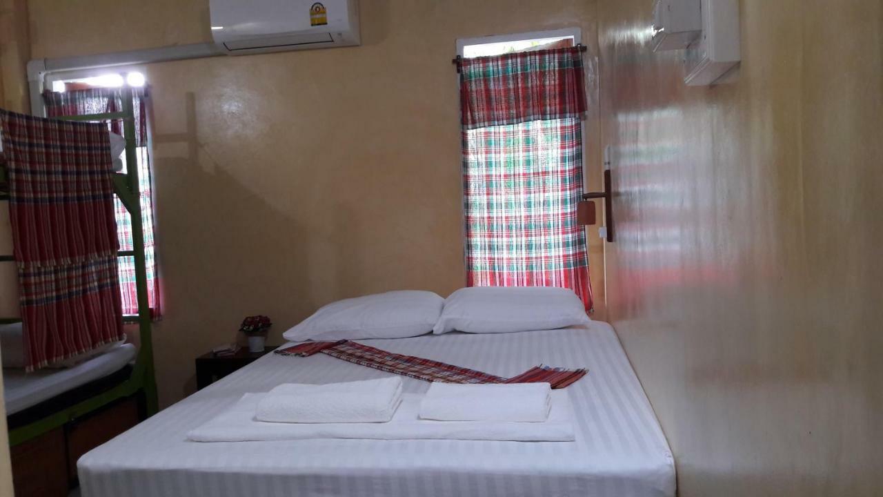 Auberge de jeunesse Sun smile à Ubon Ratchathani Extérieur photo