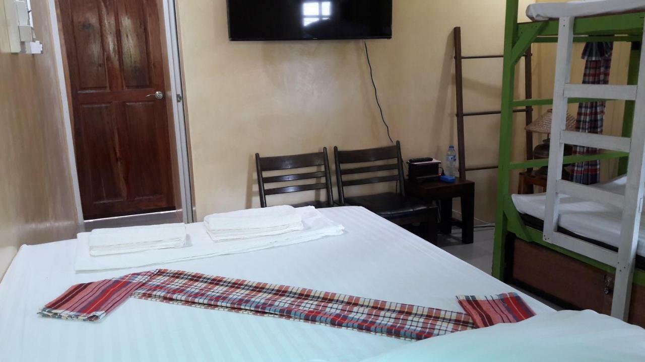 Auberge de jeunesse Sun smile à Ubon Ratchathani Extérieur photo